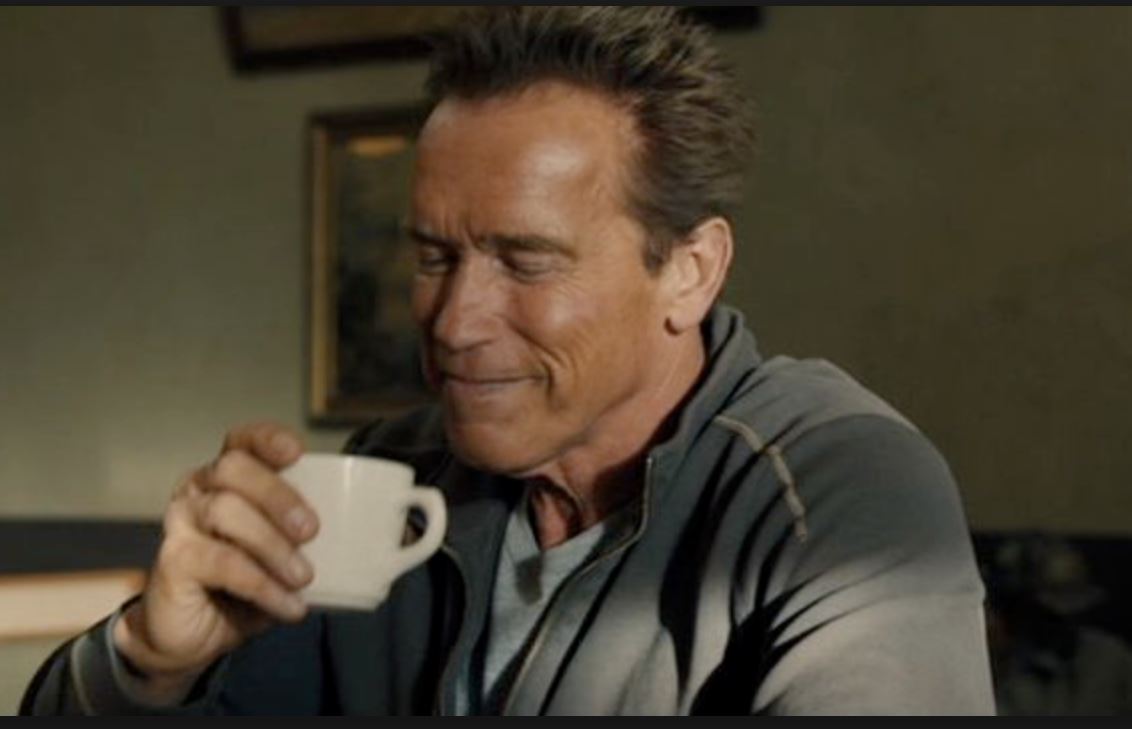 Arnold schwarzenegger kaffe innan träning koffein