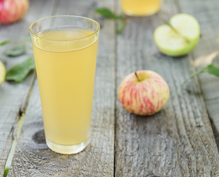 Drick äppelcidervinäger mot förkylning juice shot med äpple
