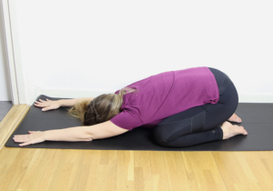 Yoga barnets position stretch nedre delen av ryggen